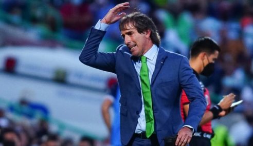 Fútbol: Salida de Almada en México