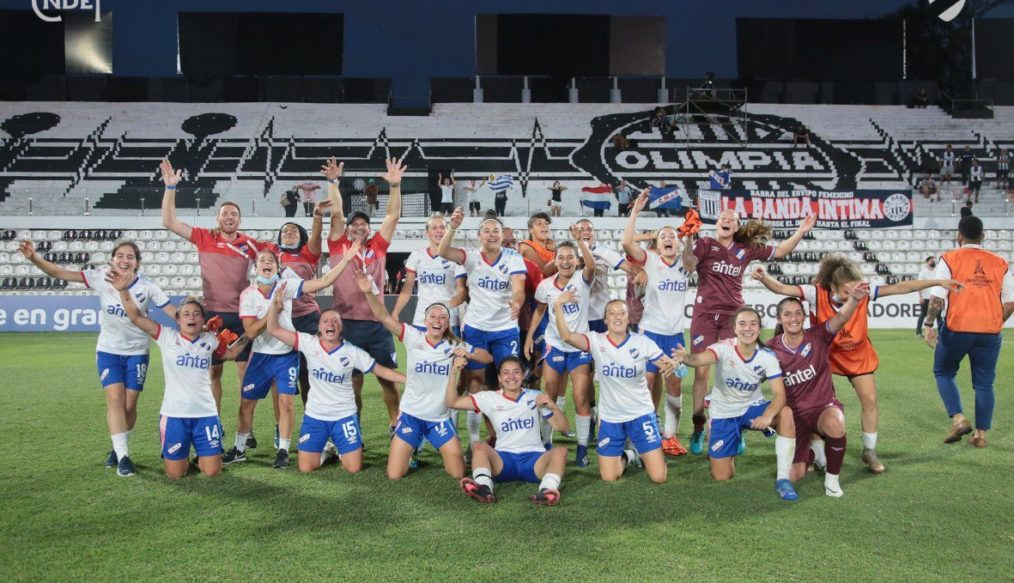 Fútbol Femenino: Una topadora brasileña