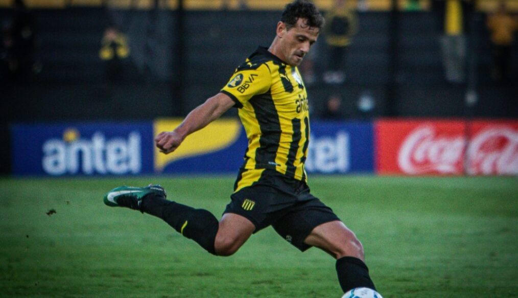 Peñarol y Olimpia buscan su primer triunfo