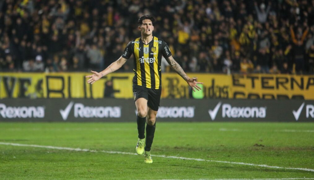 Peñarol: Se quedó con la victoria ante Albion en el Campeón del Siglo