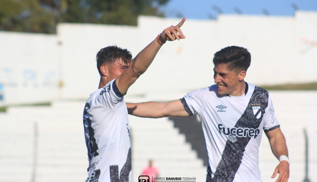 Santiago Silva: “Es una emoción enorme hacer mi primer gol con esta camiseta tan linda”
