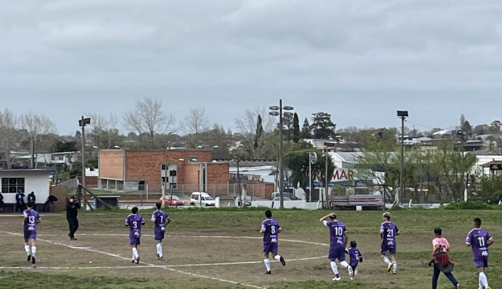 DEFENSOR GANÓ Y EL ASCENSO SE PUSO INTERESANTE