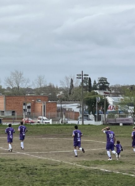 DEFENSOR GANÓ Y EL ASCENSO SE PUSO INTERESANTE